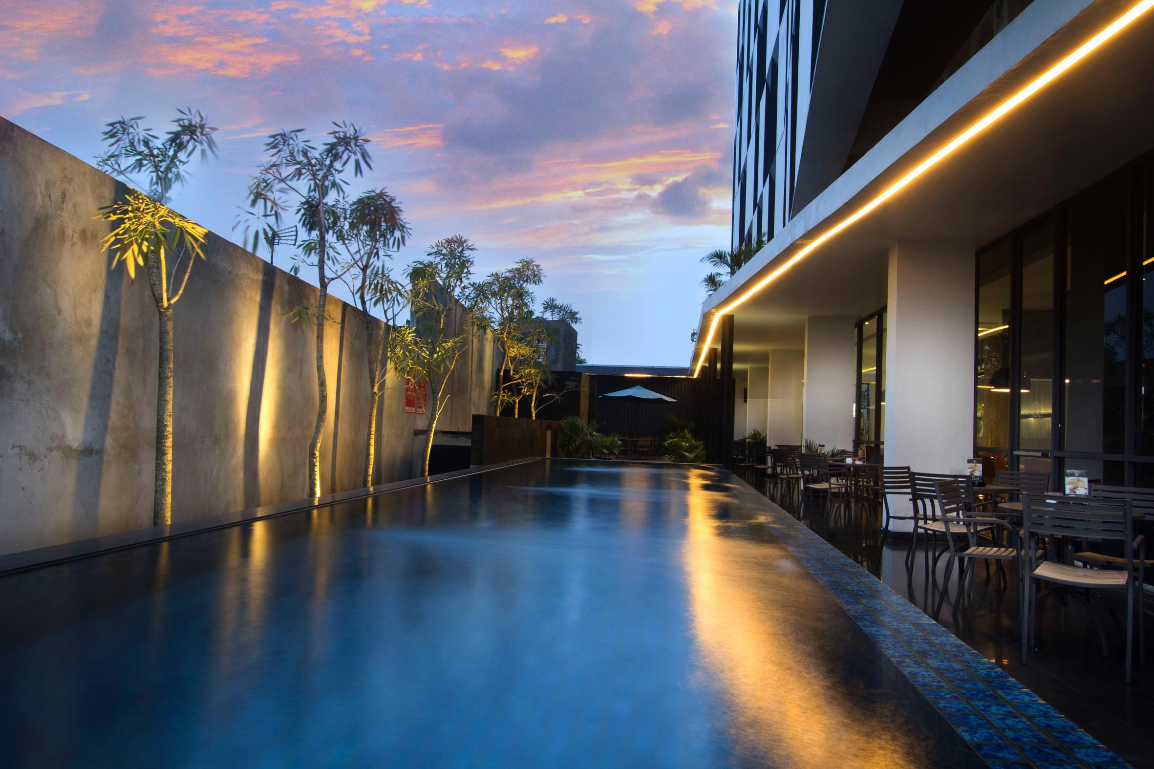 Neo Hotel Tendean Jakarta By Aston Экстерьер фото