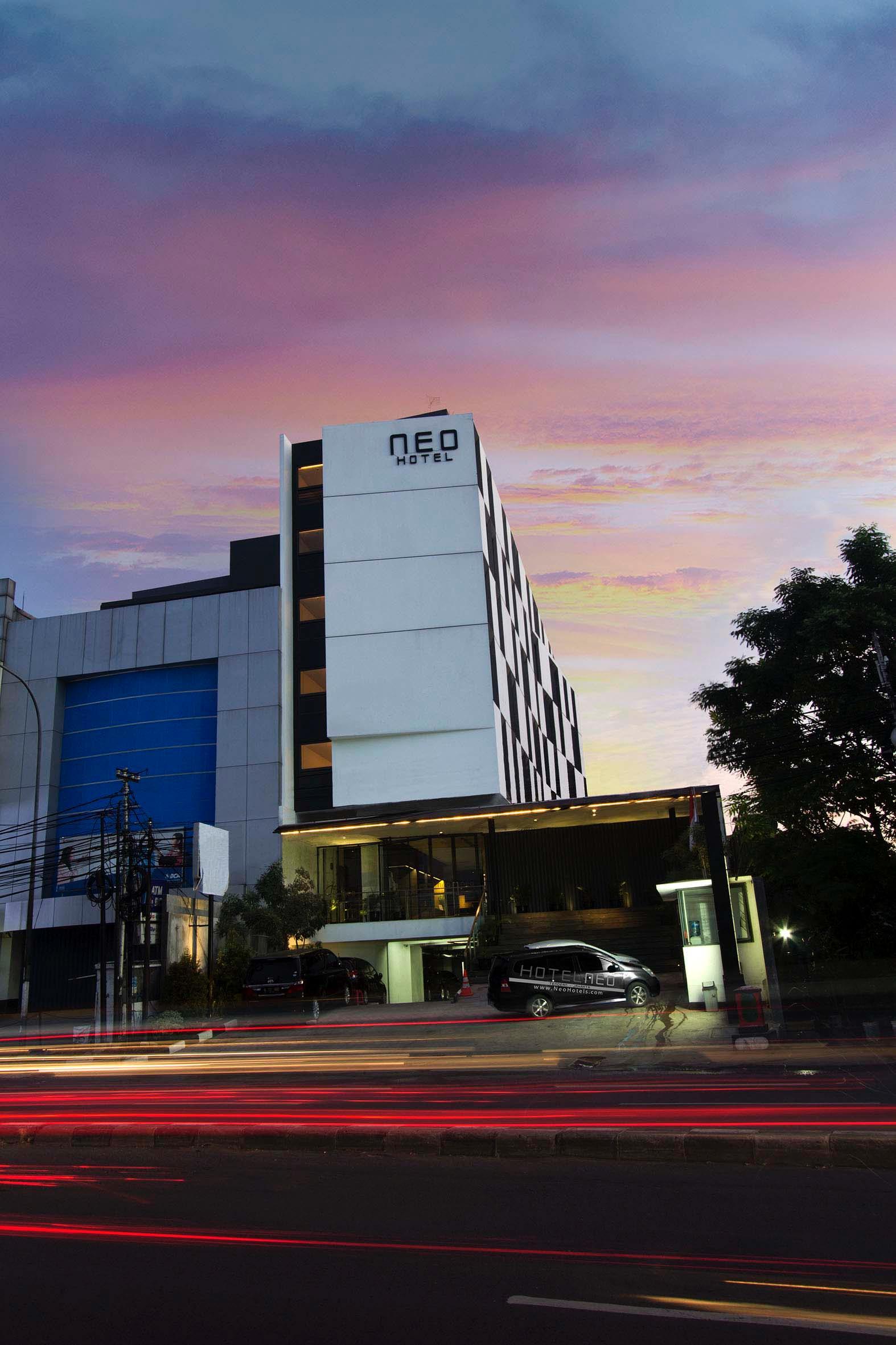 Neo Hotel Tendean Jakarta By Aston Экстерьер фото