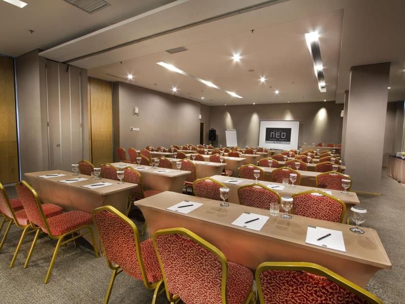 Neo Hotel Tendean Jakarta By Aston Экстерьер фото