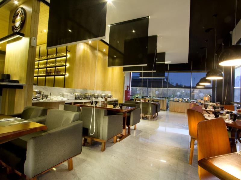Neo Hotel Tendean Jakarta By Aston Экстерьер фото