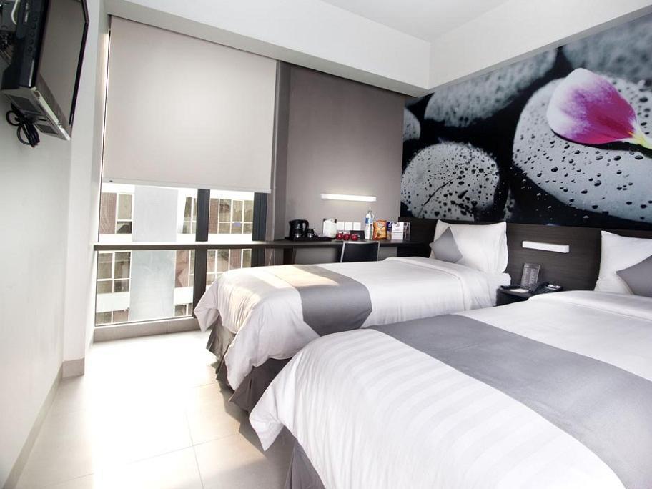 Neo Hotel Tendean Jakarta By Aston Экстерьер фото