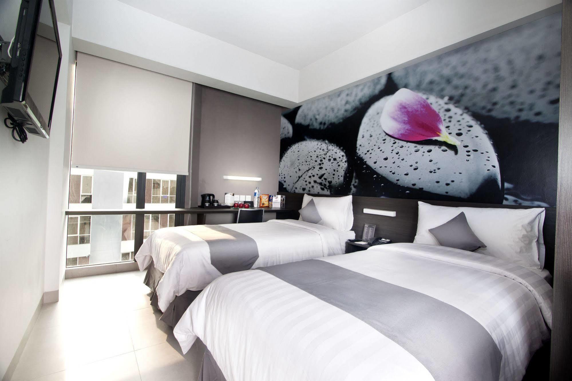 Neo Hotel Tendean Jakarta By Aston Экстерьер фото
