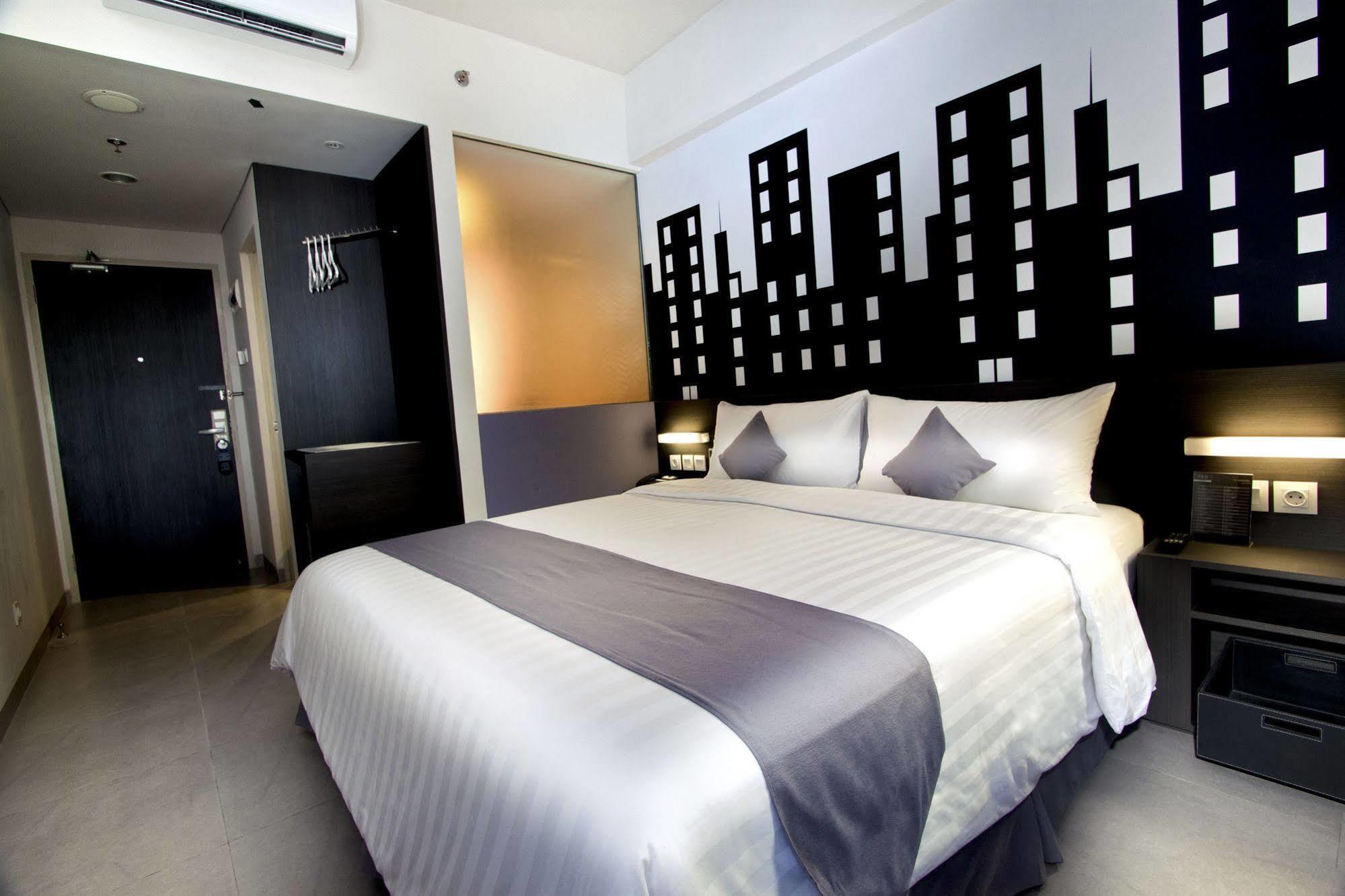 Neo Hotel Tendean Jakarta By Aston Экстерьер фото