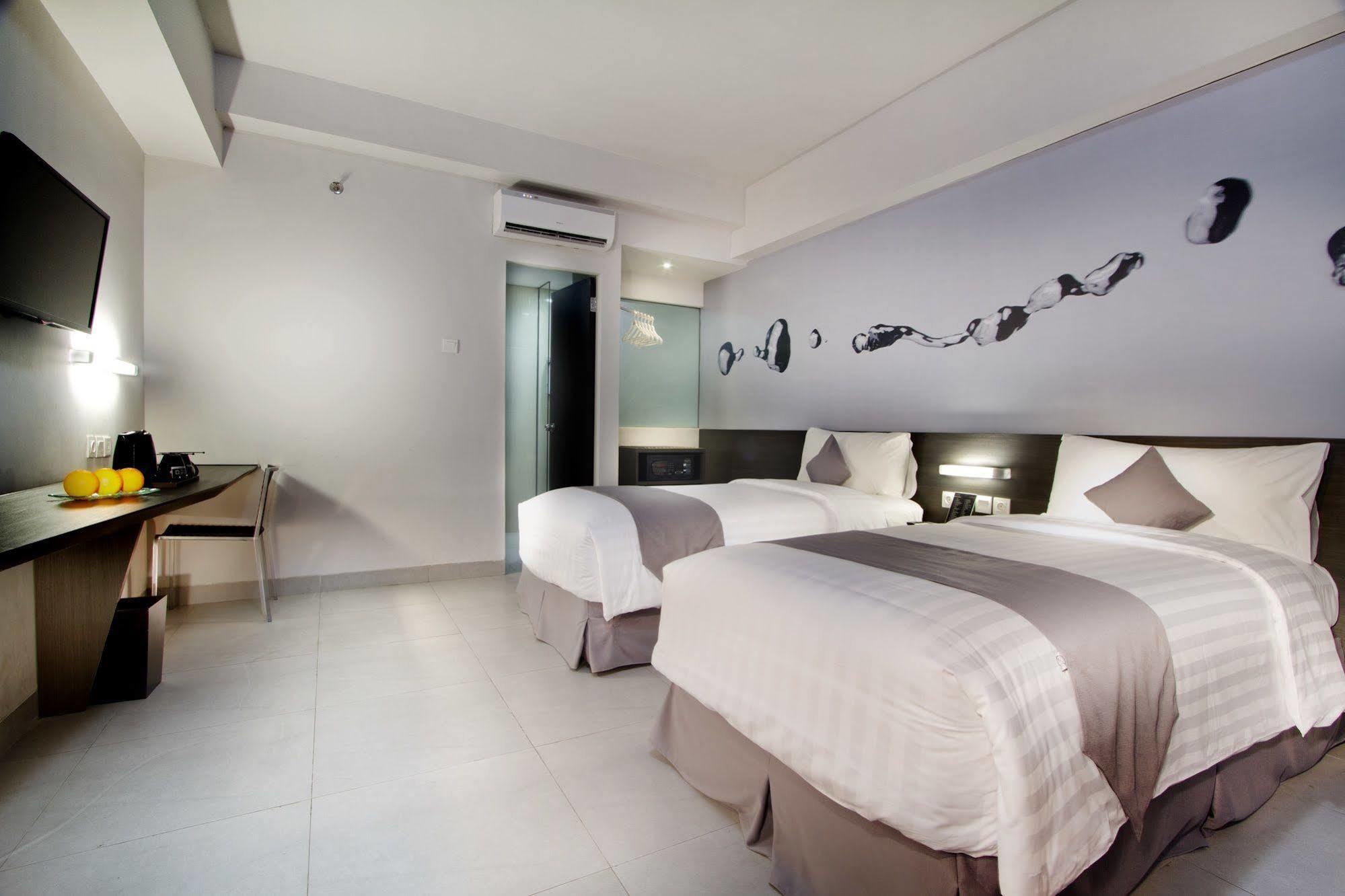 Neo Hotel Tendean Jakarta By Aston Экстерьер фото