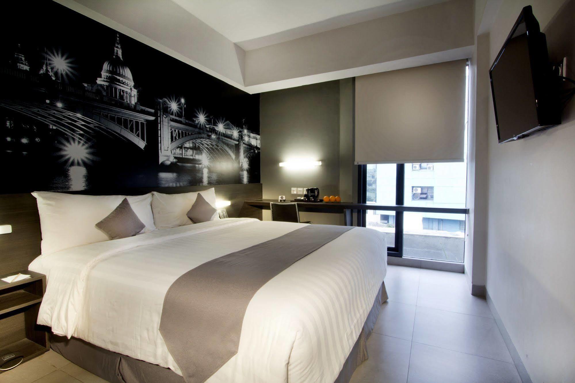 Neo Hotel Tendean Jakarta By Aston Экстерьер фото