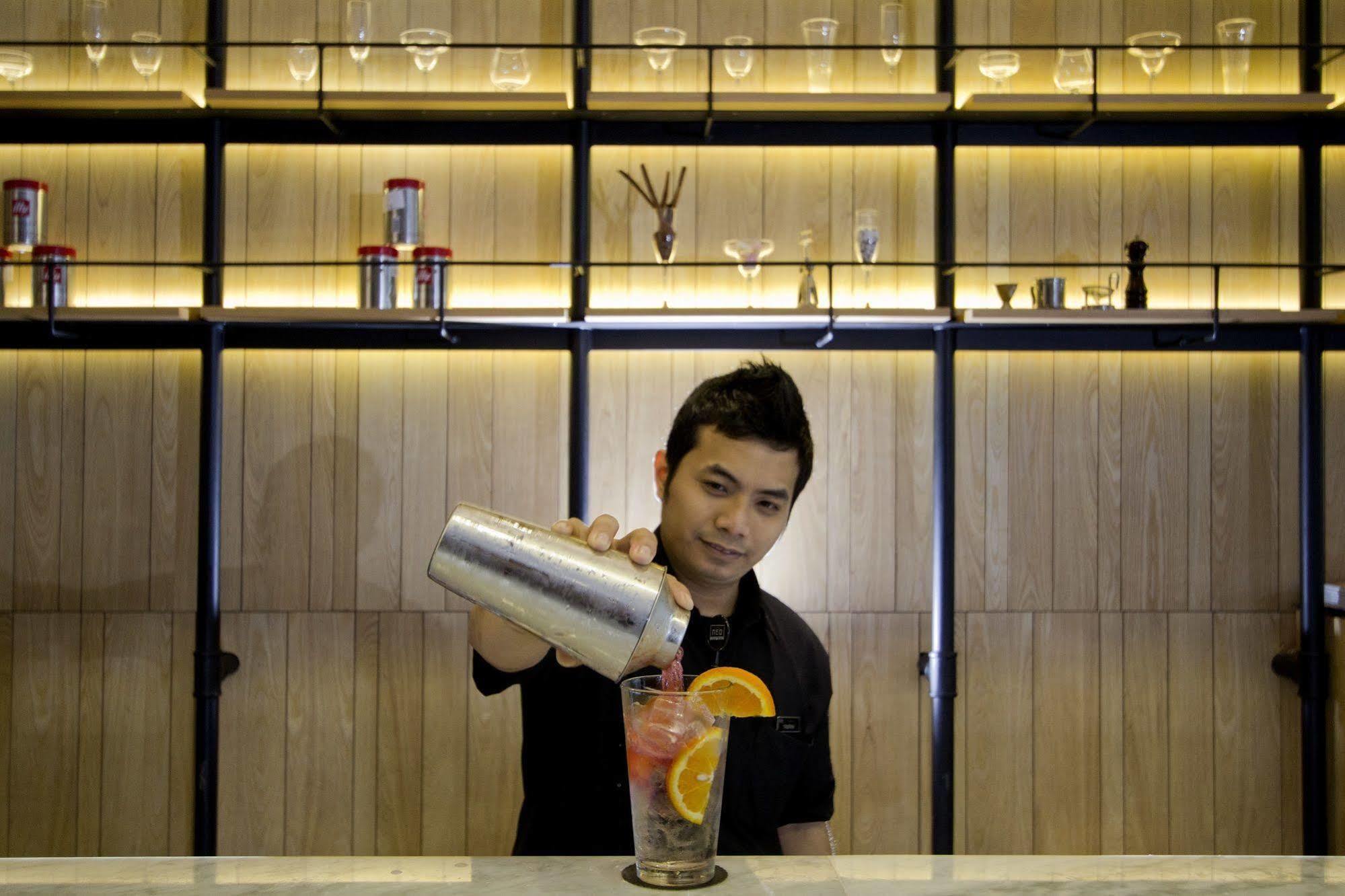 Neo Hotel Tendean Jakarta By Aston Экстерьер фото