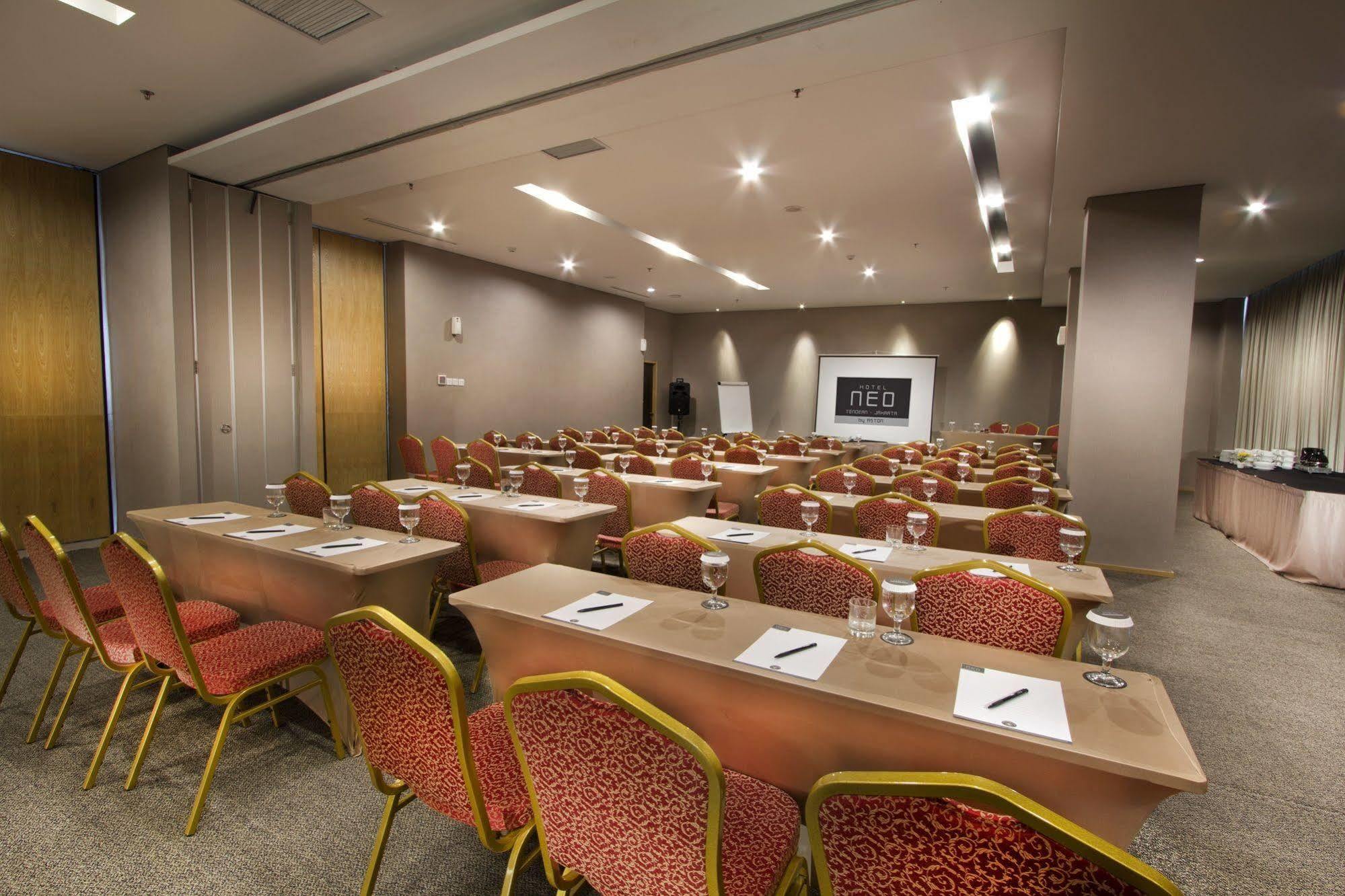 Neo Hotel Tendean Jakarta By Aston Экстерьер фото